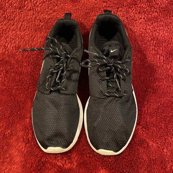 Nike Roshe Running Shoe - Black with Metallic Light Silver Swish - W Size 8.5 - Picture 3 of 9